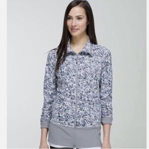 LULULEMON Nice Asana Jacket Not So
Petite Fleur Silver Spoon/Ambient Grey